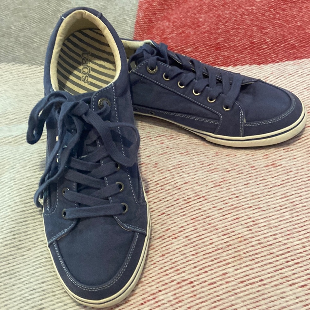 Taos tennis shoes